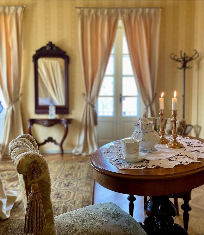 Naeaes Slott Guest House Floda  Ngoại thất bức ảnh